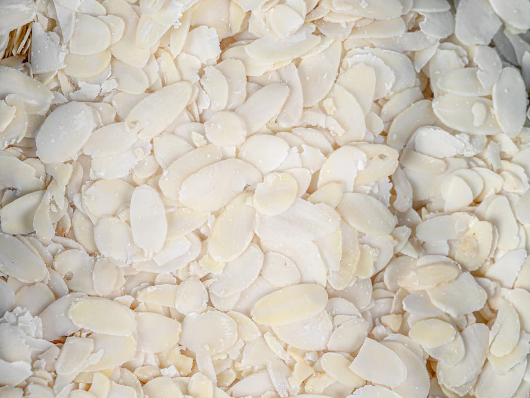 Миндаль бланш лепестки стандарт 0,7-0,9 мм 1кг, Турция